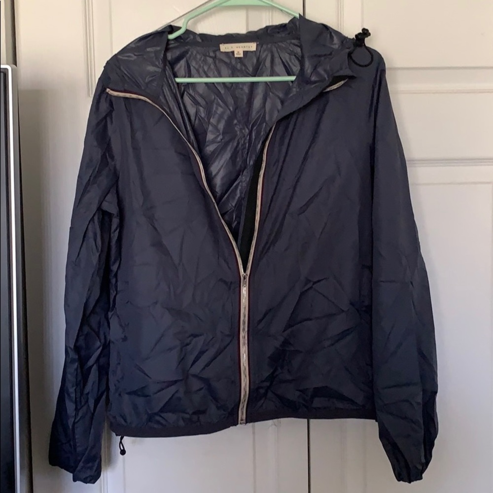 Lightweight windbreaker